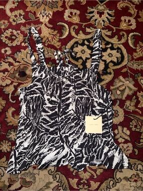 Suite 2939 top Women’s Black & White Printed Smocked Tank Top